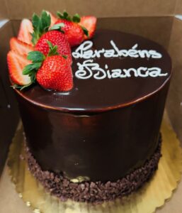 110 cobertura ganache + morangos + escrita manual