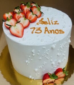 166 morangos + pérolas + escrita manual